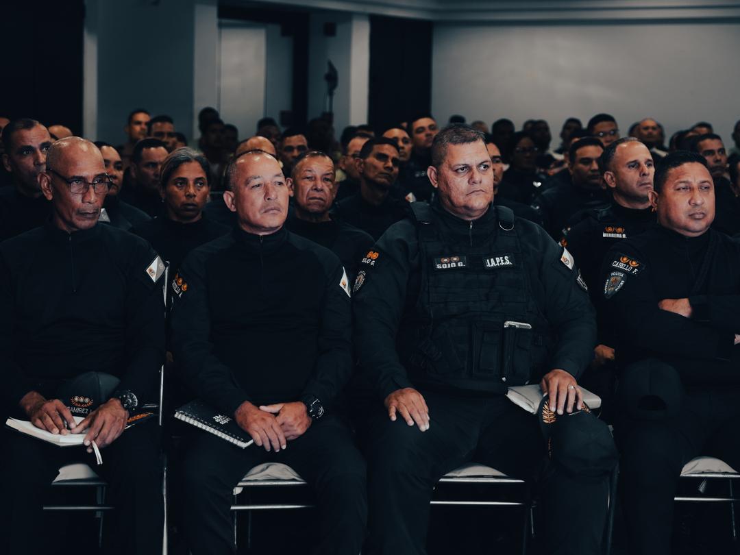 MijpVzla's tweet image. #13JUN || Cabe destacar que el foro “Perspectiva Actual de la Investigación Científica del Delito” celebrado en Cumaná, contó con la asistencia de 249 funcionarios(as) de la #GNB, @PNBVzla, #CICPC y policiales estadales y municipales de Sucre.