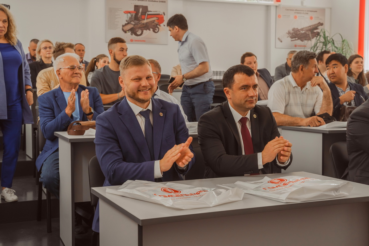 Гомсельмаш tweet media