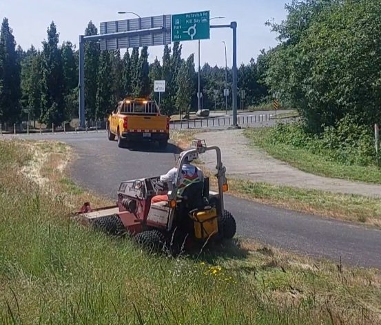 EmconSouthVI's tweet image. Our #Ventrac is out mowing and brushing today throughout the #McTavish exchange off #BCHwy17. ⚠️ Please give this equipment extra room for everyone's safety.
@NorthSaanich
@yyjtraffic @TranBC @TranBCVanIsle