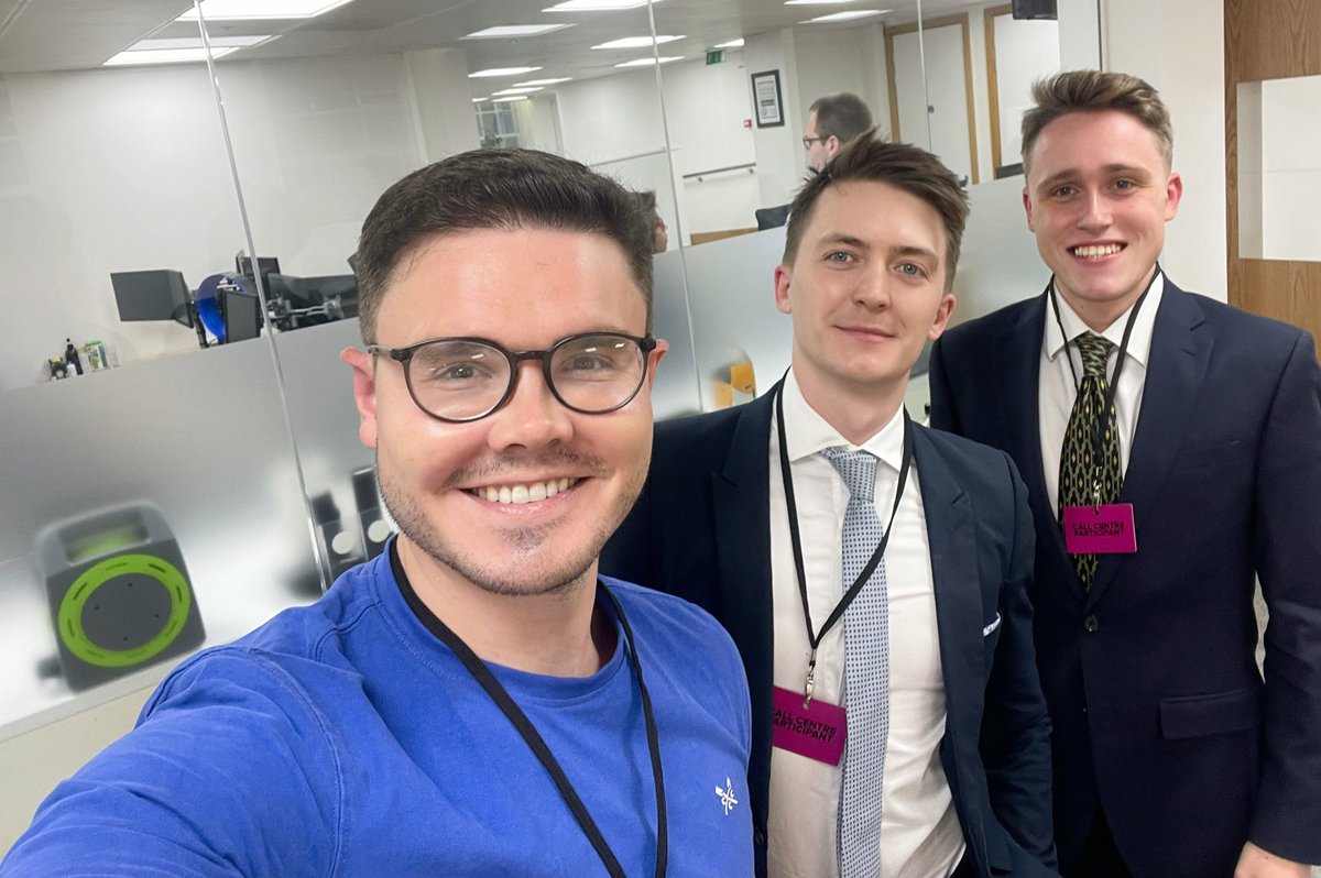 Some of the team calling voters in Darlington and Mid Bedfordshire earlier this week after work 🌳

📸: <a href="/lukerobertblack/">Luke Robert Black 🌳🧢</a>, <a href="/FreddieDowning_/">Freddie Downing</a>