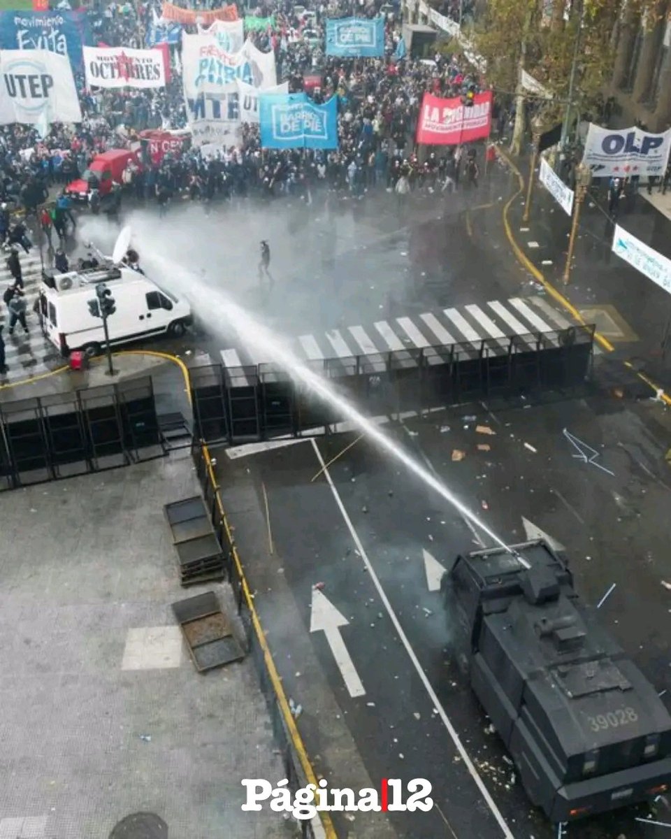 Por qué malgastar algo tan saludable como el agua teniendo balas a disposición?