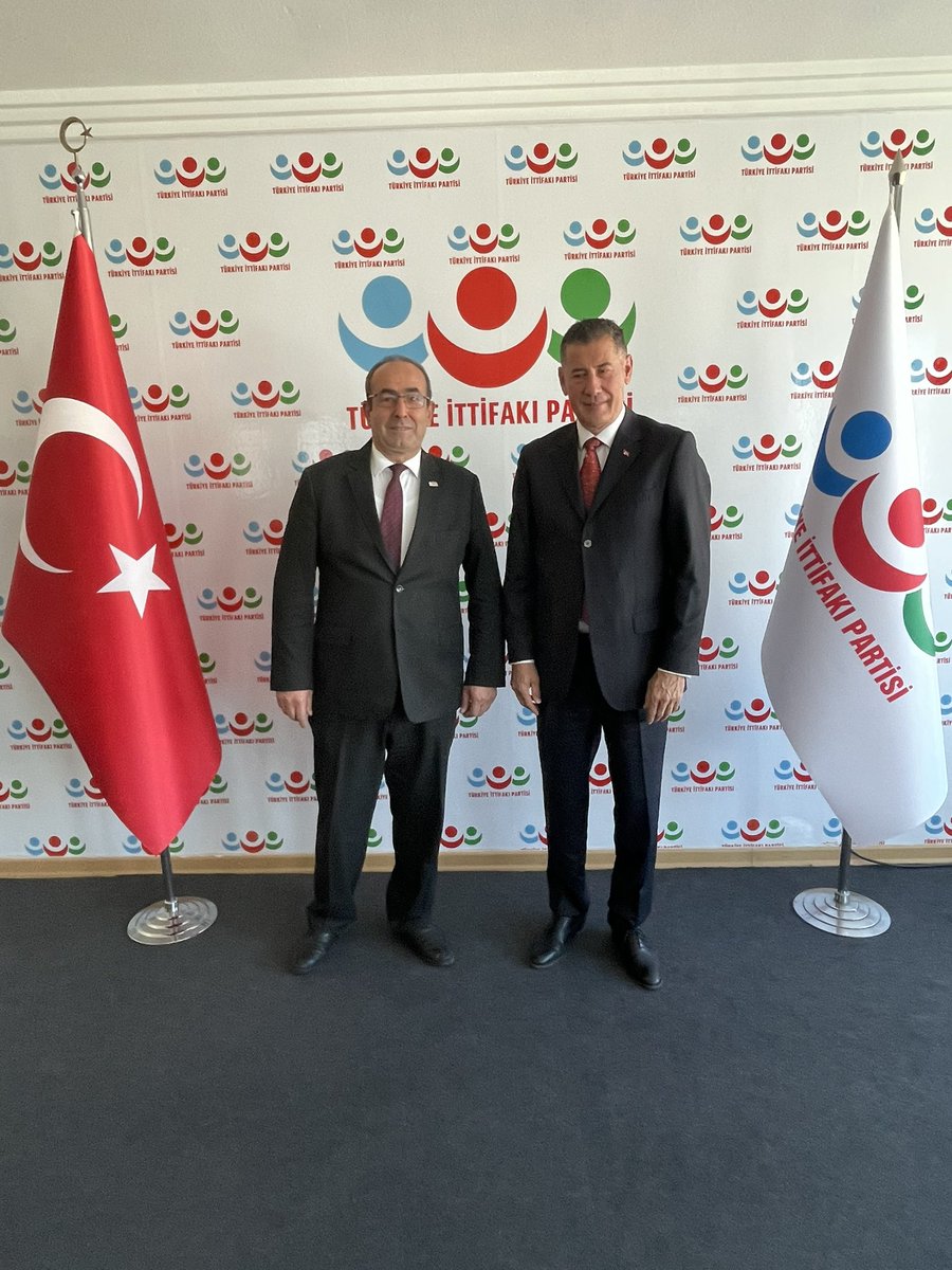 Ekranlarınızdan haddini aşarak Sayın Sinan Oğan hakkında gazetecilik ahlakına uygun olmayan beyanatlarda bulunan <a href="/Deniz_Zeyrek/">deniz zeyrek</a> 'i ya ekranlarınızdan uzaklaştırın ya da gazetecilik ahlakına uygun davranmasını sağlayın. <a href="/szctelevizyonu/">SÖZCÜ Televizyonu</a>