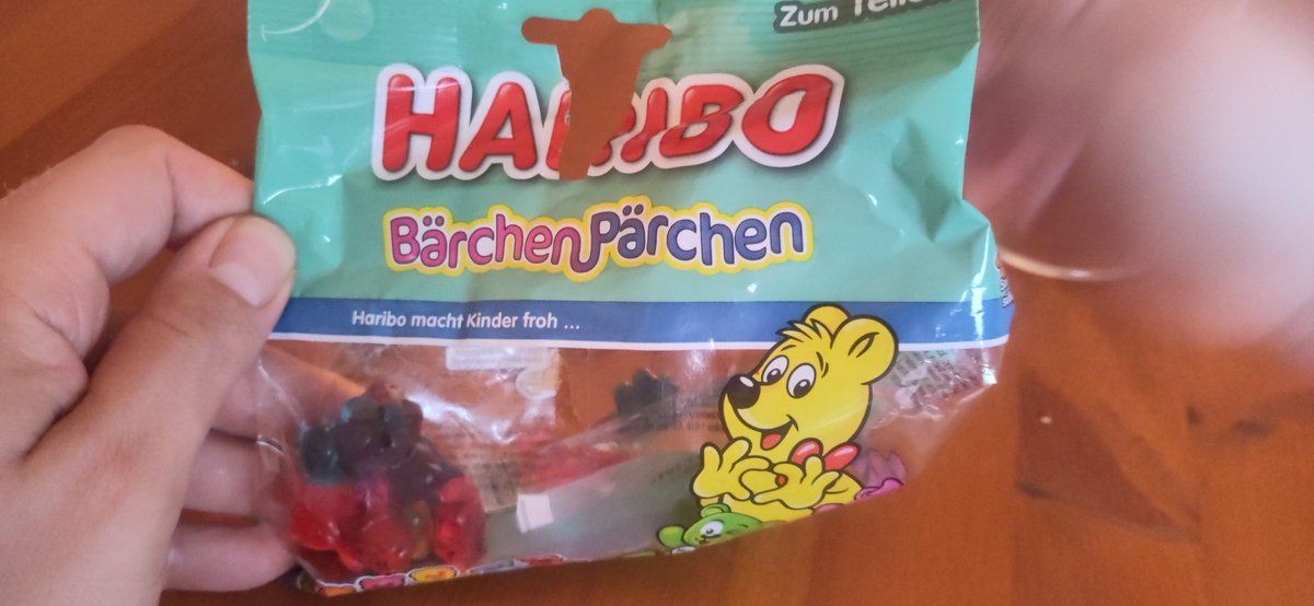 neur0nic's tweet photo. #gntm auch Haribo ist für die Zwillinge https://t.co/CntiQclUIK