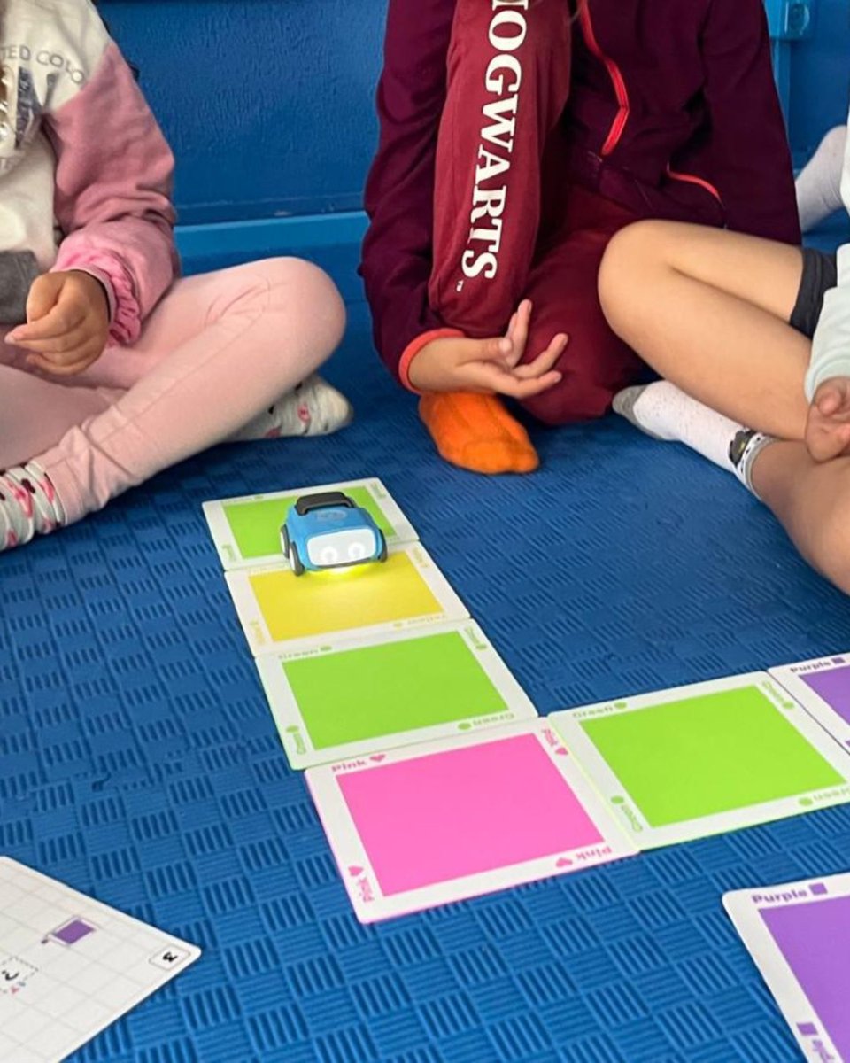 Techmakers_Stem's tweet photo. ¡Nos encanta ver cómo crecen y #aprenden con la tecnología! 🚀💡 ¡Los alumnos del CEIP El Castillo de Chiclana disfrutaron de un maravilloso taller de programación y robótica con #SpheroIndi🤖✨  #EducaciónDigital #Robótica  #InnovaciónEducativa https://t.co/fF7NkoBilD