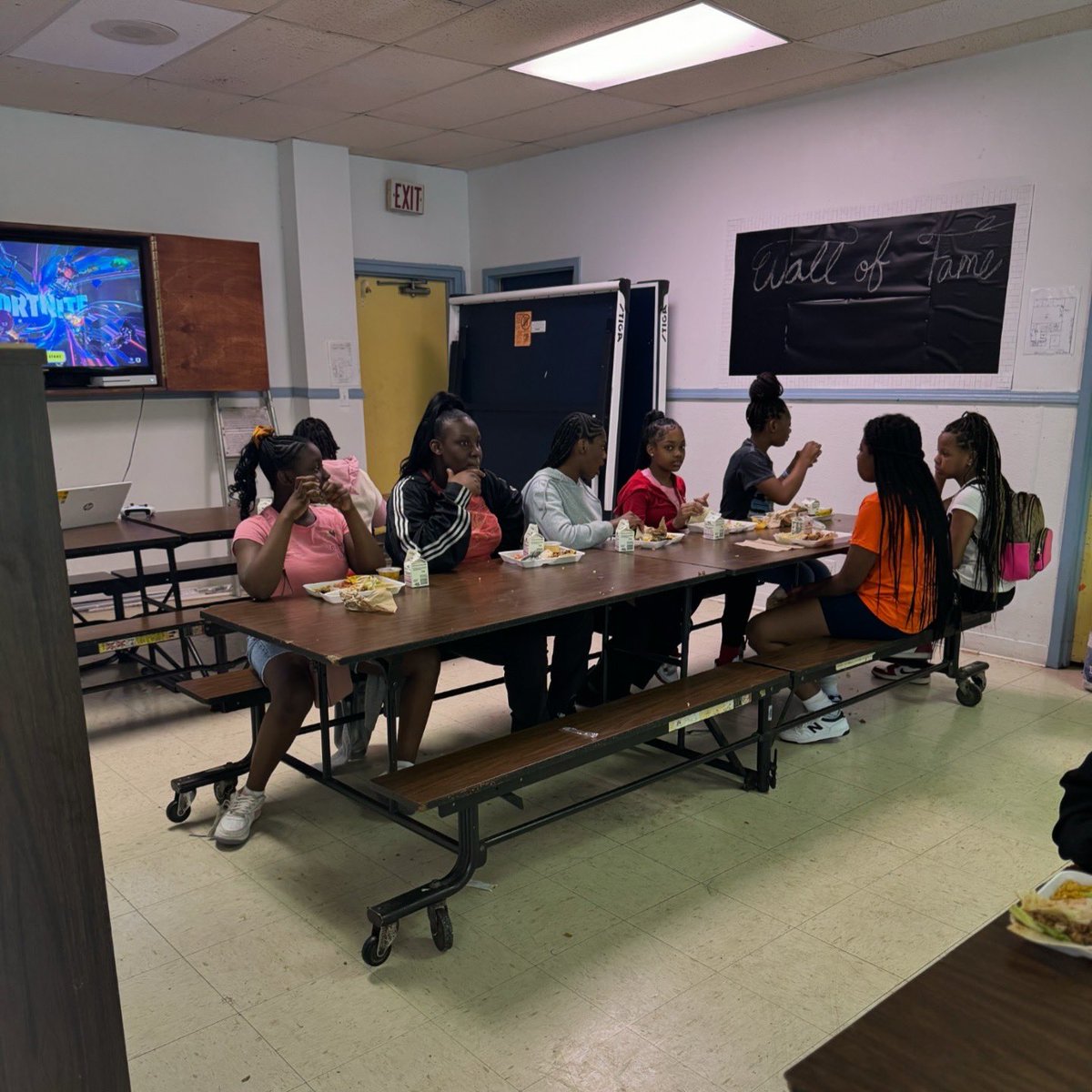 bgccm's tweet photo. Lunchtime Fun at BGCCM Summer Camp!

Our campers are enjoying delicious meals, sharing laughs, and making new friends.

Want to join the action? Message us for details. Great Summers Start Here! https://t.co/hLk3iqWlTg