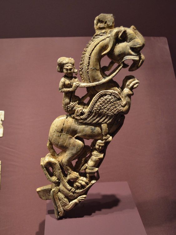 uzunsimsekersin's tweet photo. Carved from ivory, this 2,000-year-old work belongs to #Begram #Afghanistan 🇦🇫 has an unusual appearance , its head looks like a creature, its body looks like a lion, the wings of an eagle and the beak of a bird of prey . #KabulMuseum 🇦🇫🇦🇫🇦🇫 https://t.co/98qeslsOaj