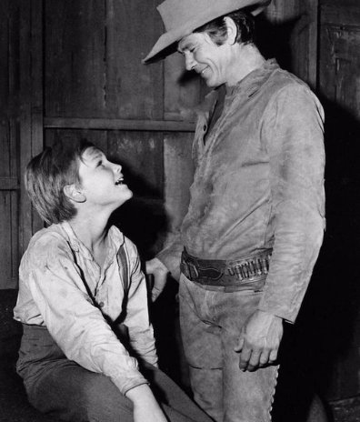 <a href="/fasc1nate/">Fascinating</a> When Kurt Russell was a kid, he worked with Charles Bronson.   

On discovering it was Bronson's birthday, Russell gave him a gift.   

Bronson took the gift and left without a word, leaving Russell worried he had upset him.   

Later, Bronson called Russell to his dressing room