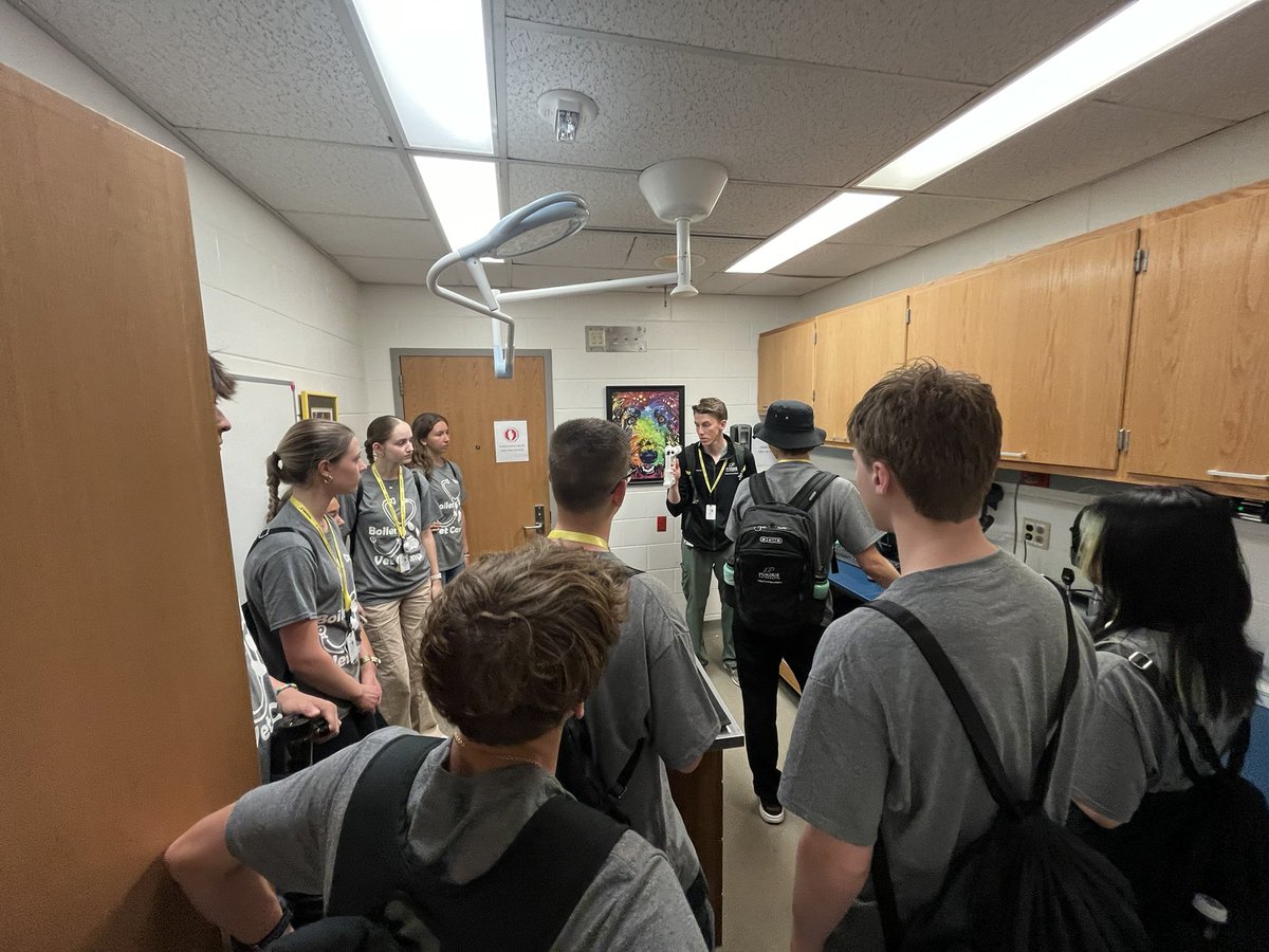 BoilerVetCamp's tweet image. Micah taught us a little bit about an ophthalmologic exam on our tour #TeamDiesel