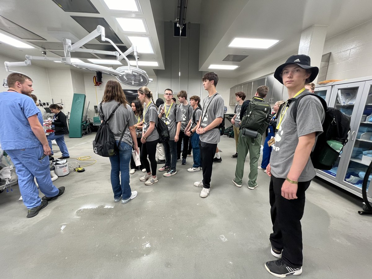 BoilerVetCamp's tweet image. #TeamDiesel was so lucky to get to see part of a dental procedure on a pig!