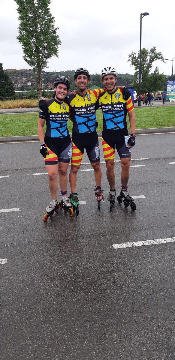 ClubPatiBCN's tweet photo. Tornem d'Oviedo subcampions d'Espanya de Marató absoluta amb @90MBVictor, l'or de la categoria M50 pel @CarlesBial i la lluitadíssima 7na posició absoluta femenina de la @LauraEsbrCorbel, recuperant-se de l'última lesió.
Amb el suport de @BCN_esports @Inerciashop i #parcdelforum https://t.co/cl3Vdp1DTa