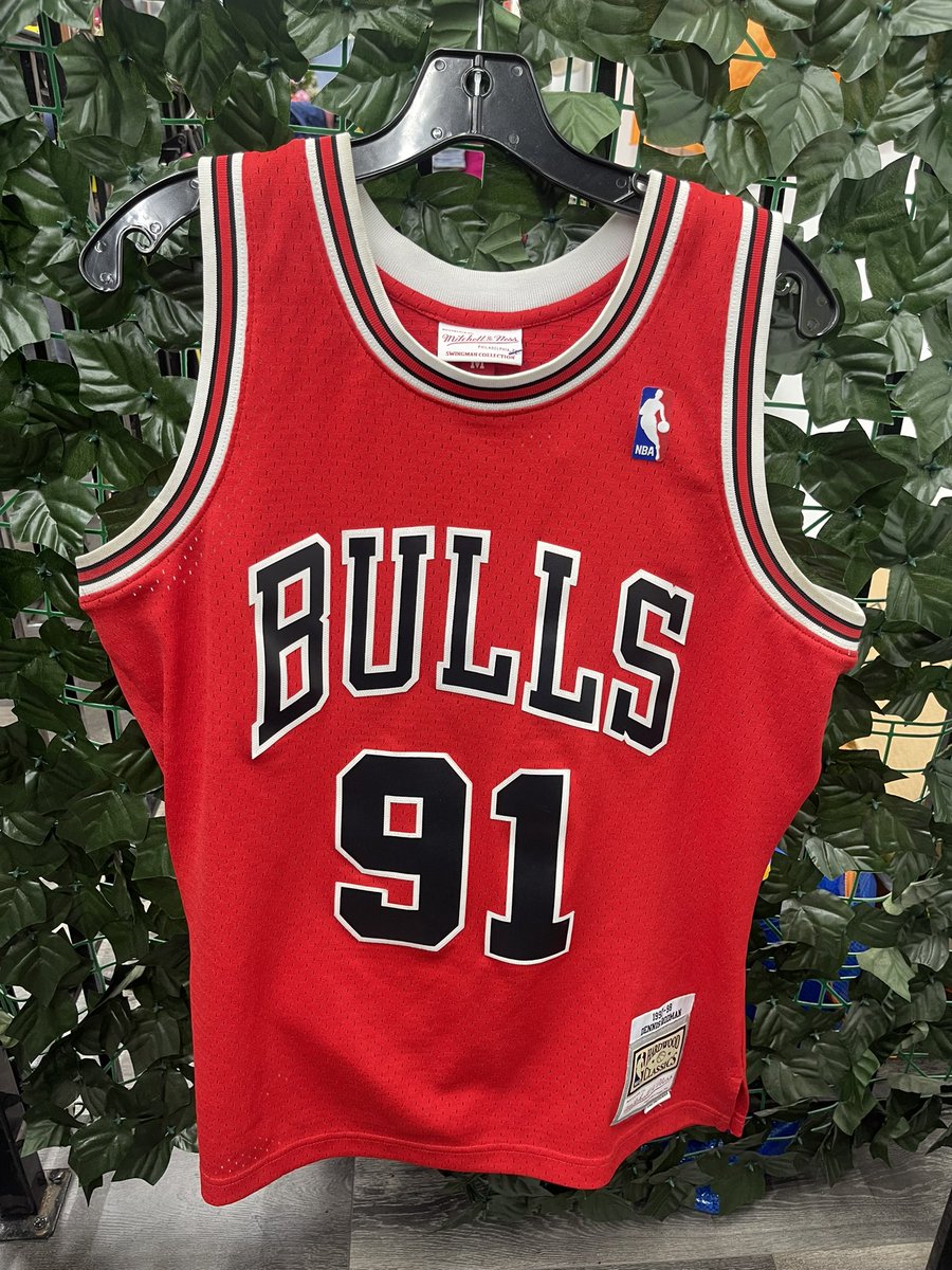 conshinement's tweet photo. Jerseys for the summer! 910 Bergen Ave, Jersey City (2 blocks from JSQ PATH) https://t.co/egGXCuQd0l