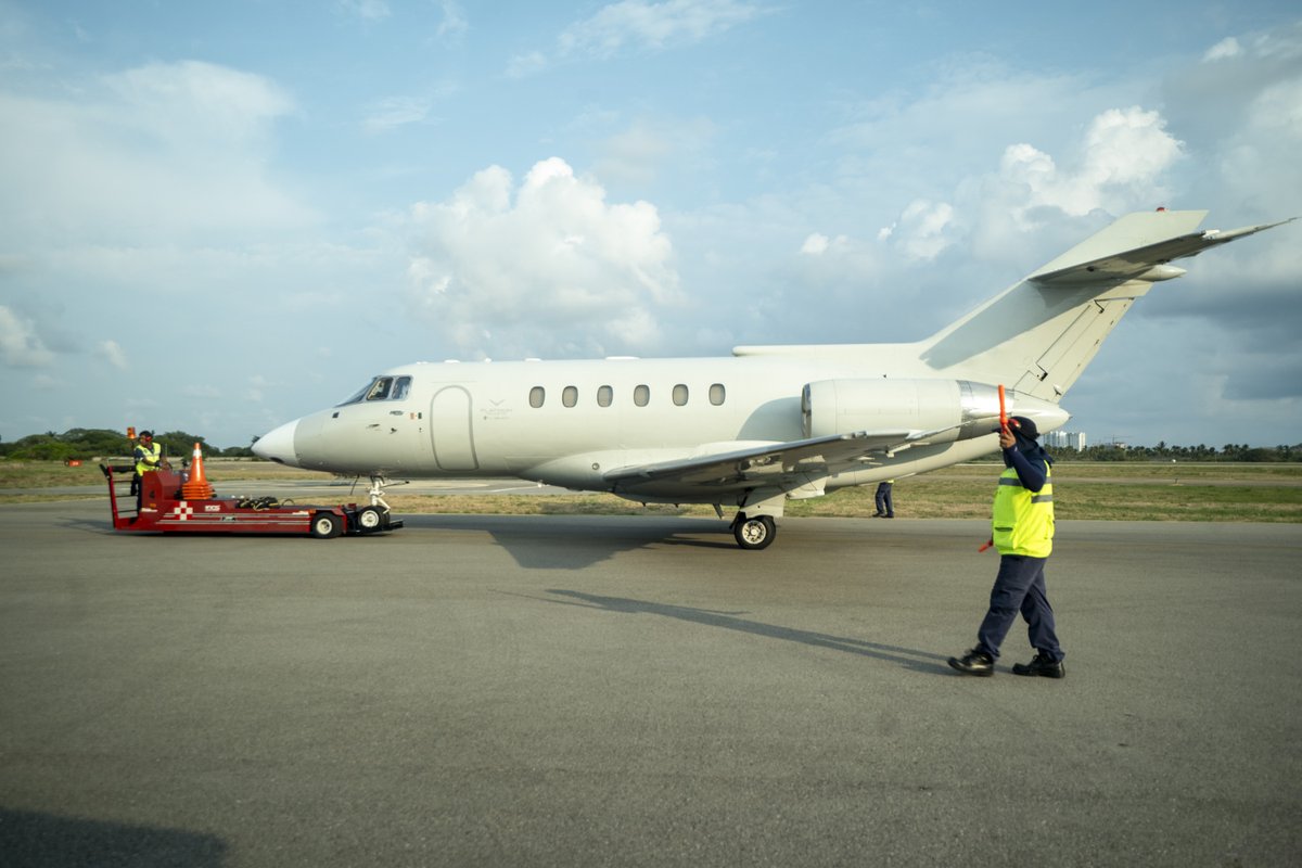 ICCSMexico's tweet image. Ofrecemos todas las soluciones para que pasajeros y tripulación puedan viajar tranquilos a México: Servicios de Rampa.

Somos tu aliado y anfitrión en México.

Somos ICCS.

#ICCS #BizAv #TripSupport #GroundHandling #Fuel #Catering #FBOs #Permits