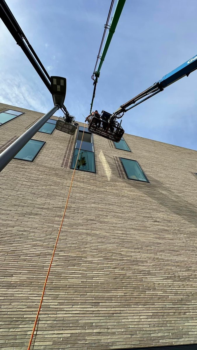 CraneCompact's tweet photo. Today we had the pleasure assisting the guys at Universal Glazing at the Quadram Institute Norwich. This was our first time working together and what a professional team they are.
Replacing this broken unit 16m aloft using the C10e combined with the MRT8 vac lifter. https://t.co/hFgMQB46b8