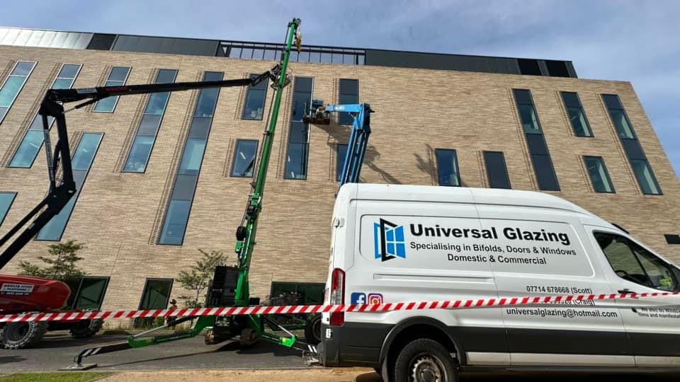 CraneCompact's tweet photo. Today we had the pleasure assisting the guys at Universal Glazing at the Quadram Institute Norwich. This was our first time working together and what a professional team they are.
Replacing this broken unit 16m aloft using the C10e combined with the MRT8 vac lifter. https://t.co/hFgMQB46b8