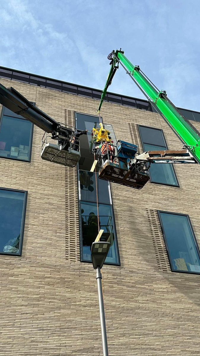 CraneCompact's tweet photo. Today we had the pleasure assisting the guys at Universal Glazing at the Quadram Institute Norwich. This was our first time working together and what a professional team they are.
Replacing this broken unit 16m aloft using the C10e combined with the MRT8 vac lifter. https://t.co/hFgMQB46b8