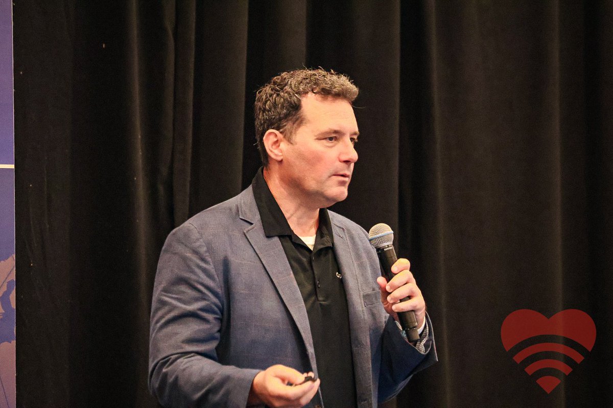 Wirelessnerd's tweet image. The #OpenLAN Summit is about to begin at #WGCAmericas! Intro by Jack Raynor!