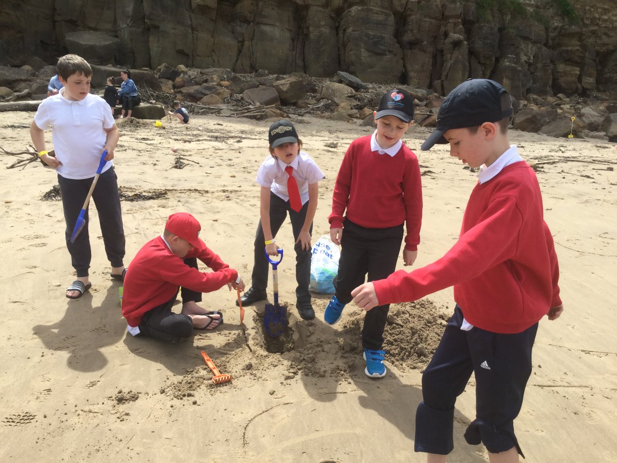 StIgOssett's tweet image. There is nothing like sunbathing or building sandcastles in the sun. Lots of fun had by everybody today. A wonderful trip to Whitby for our Geography topic. #stig #funatthebeach