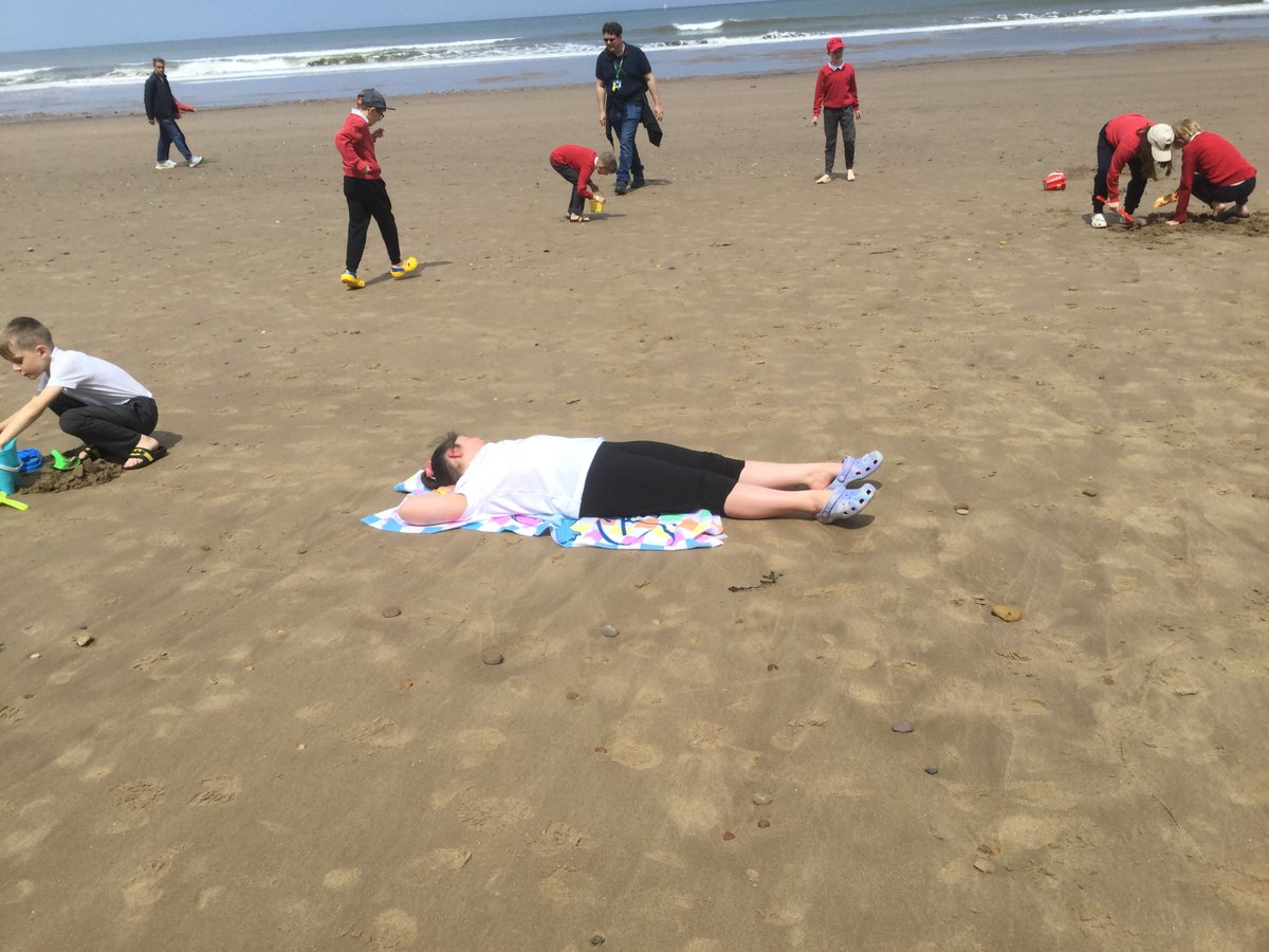 StIgOssett's tweet image. There is nothing like sunbathing or building sandcastles in the sun. Lots of fun had by everybody today. A wonderful trip to Whitby for our Geography topic. #stig #funatthebeach