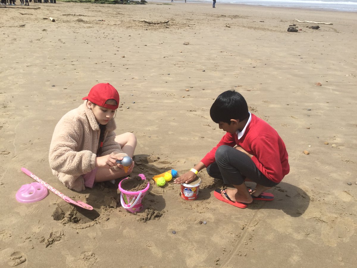 StIgOssett's tweet image. There is nothing like sunbathing or building sandcastles in the sun. Lots of fun had by everybody today. A wonderful trip to Whitby for our Geography topic. #stig #funatthebeach