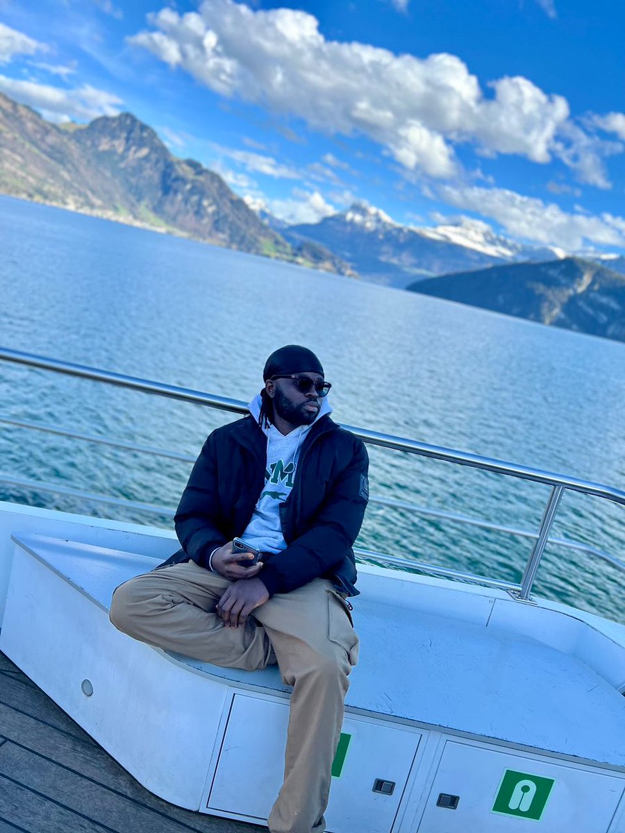 MoAgyemangNyame's tweet photo. Cheers to another year of being the best brother ever. Happy birthday @DjEdita!🥂🍹🍾🎂

#The1stClassDj 🎉🎂🍾🍷 https://t.co/Z5Yo8rL5aR