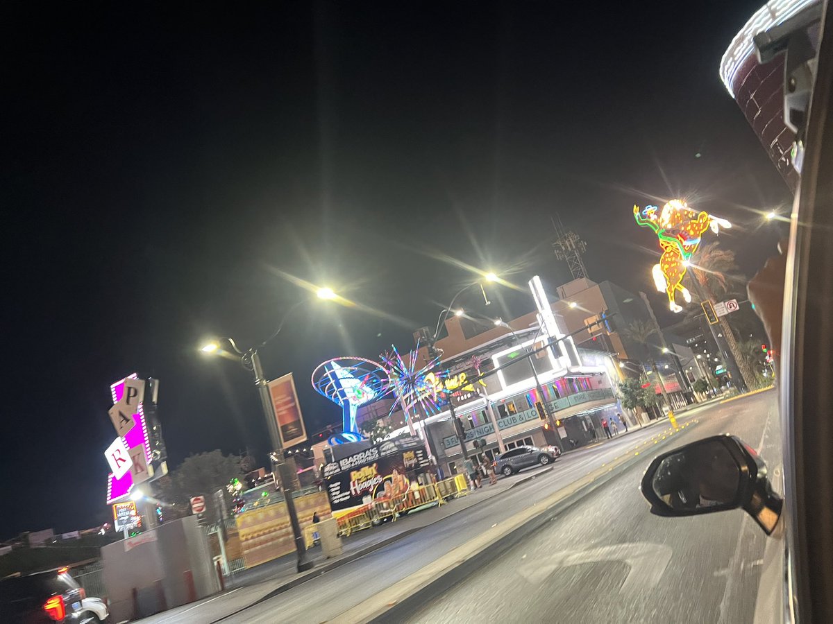 KGreenforest's tweet photo. Viva Las Vegas!!!
#dead&amp;co https://t.co/baaG8riRZ9
