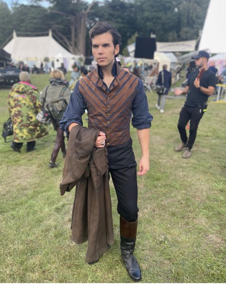 myepez351's tweet photo. Estamos de acuerdo que ahora todas  queremos un Colin Brigerton en nuestra vida 🥰😍 https://t.co/rElzksHmYM