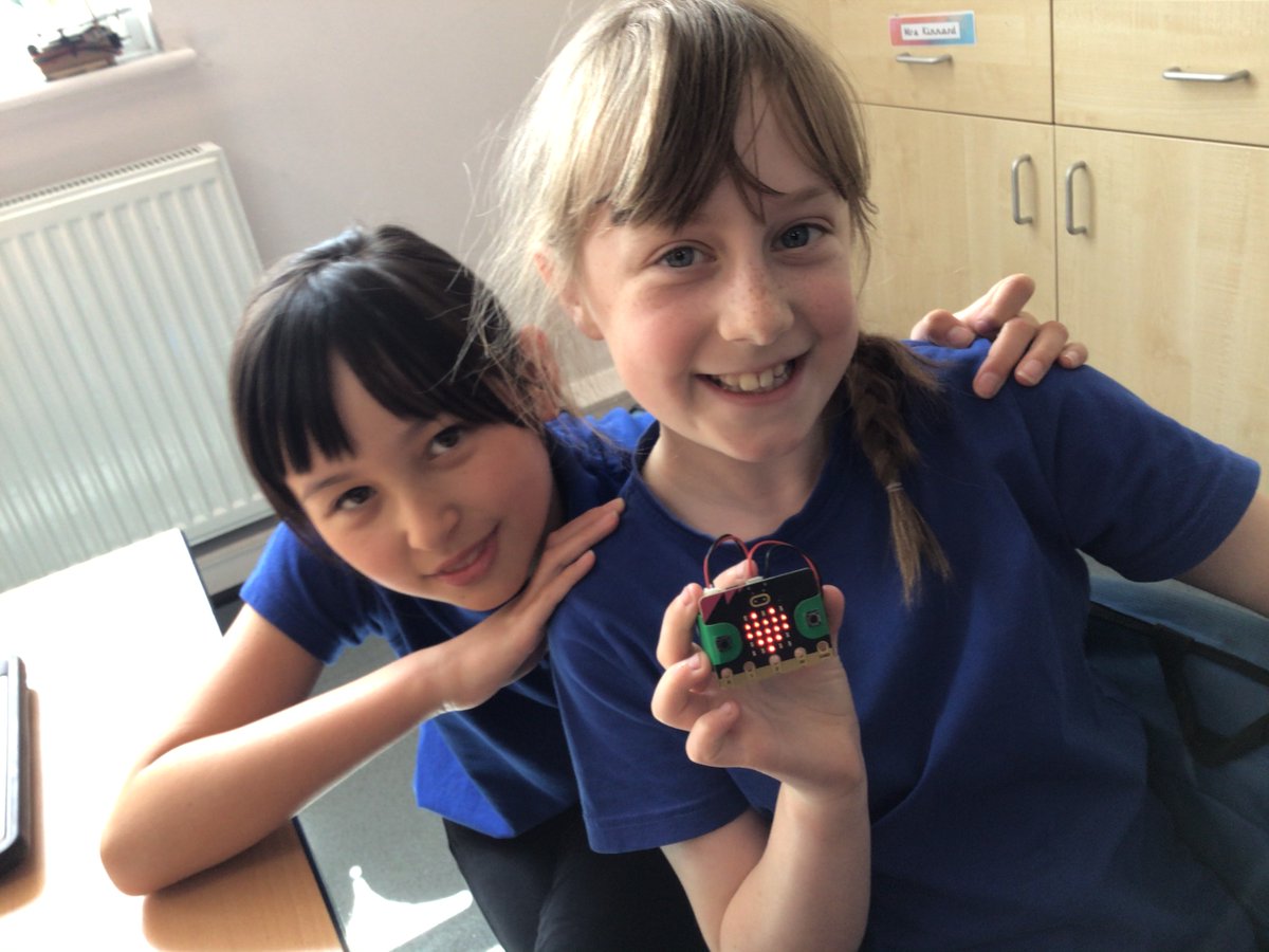 floweryfieldpri's tweet image. Whole class micro:bit coding lessons are so much fun! We used the PRIMM approach (Predict, Run, Investigate, Modify and Make) to promote discussion throughout. #ffpscomputing #ffpsyear5 #BBCmicrobit
@microbit_edu