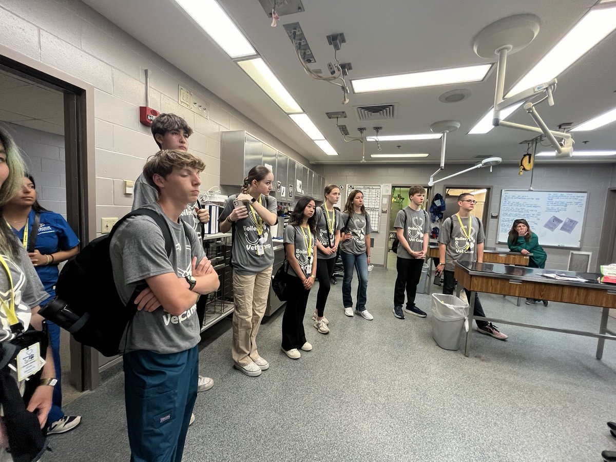 BoilerVetCamp's tweet image. Learning from some of Purdue’s awesome Oncologists #TeamDiesel ⛽️