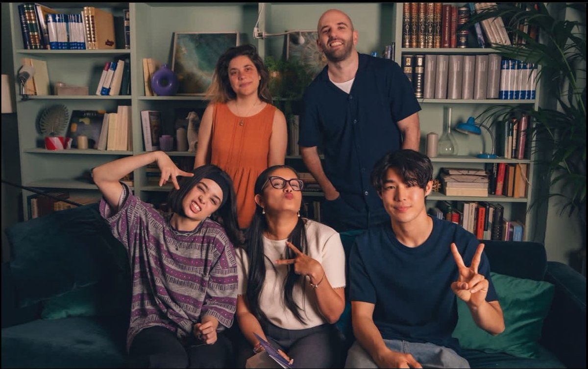 Arix05's tweet photo. “Bienvenidos a su programa de radio favorito: Sigue mi voz.” 💜 #siguemivozmovie https://t.co/uiICotHBwf
