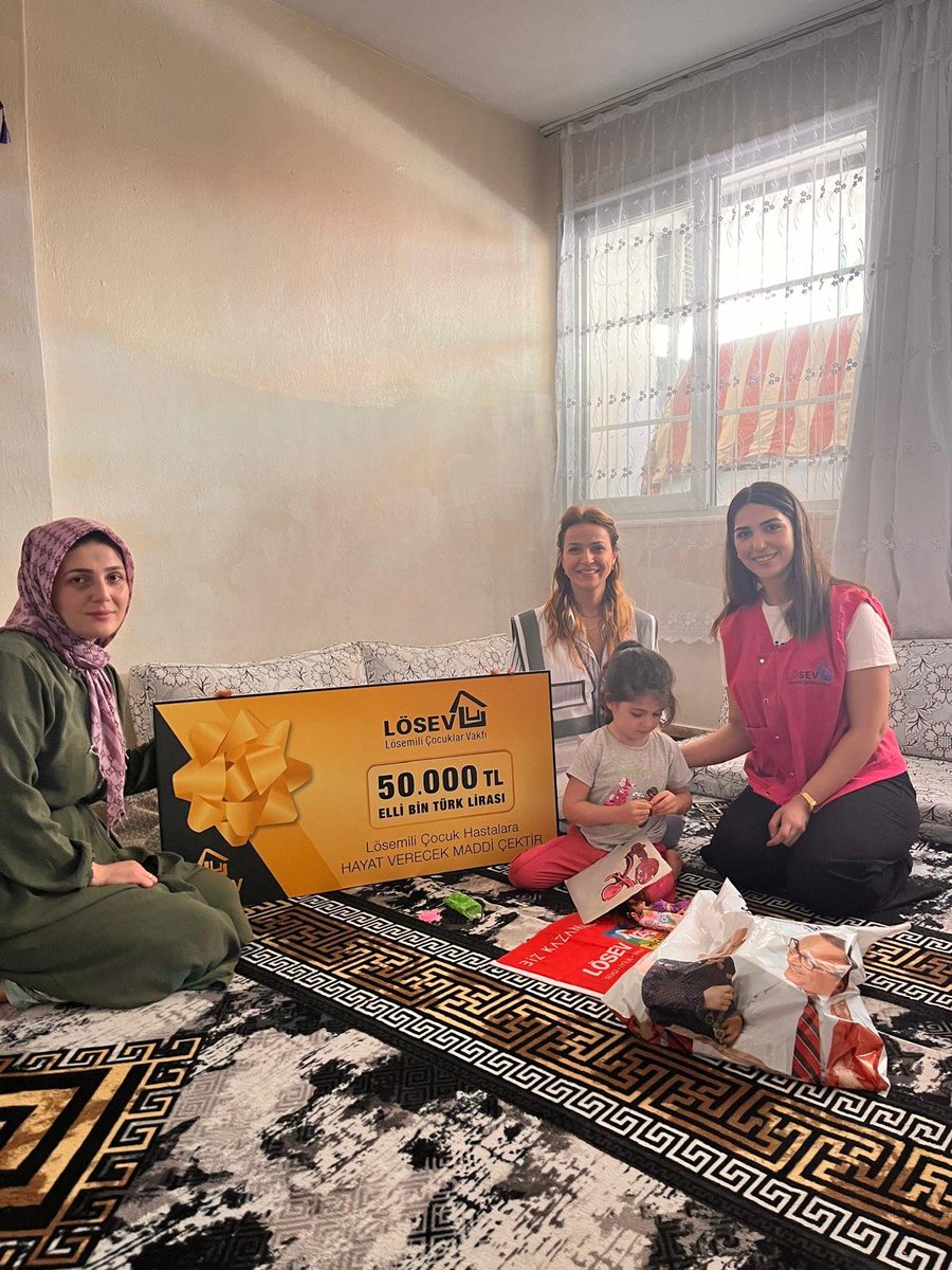 losev1998's tweet photo. Hayali iyileşerek doktor olmak isteyen kahramanımıza bayram sürprizini ilettik🥰
#HerKurbanLösemiliÇocuklaraCan https://t.co/9ostCNjeoL