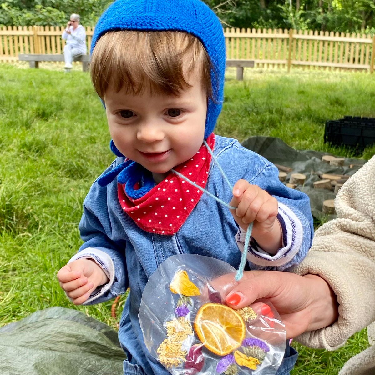 TindersticksCIC's tweet photo. Today at Little Owls, we celebrated the Summer Solstice by making sun catchers and colorful streamers to dance with. Join us next week at West Ham Park to learn all about Birds! https://t.co/gU1Hc3jJvu https://t.co/fuBI0aRROQ