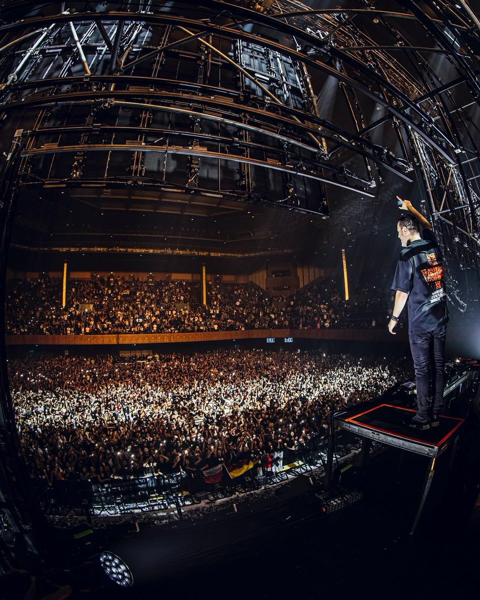 MartinGarrix's tweet photo. SAN FRANCISCO NIGHT 1 HOLY SHIT!!!!! can’t believe we get to do this 3 more nights ❤️❤️ thanks for the incredible energy.. https://t.co/sivVanisCN