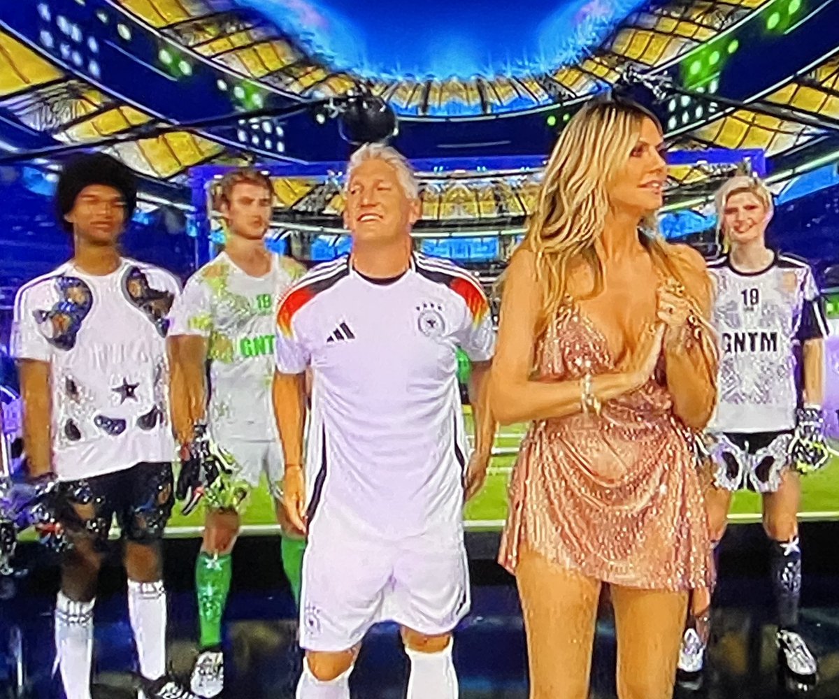 MittteBoy's tweet photo. Die Hosennummer war nich unlustig.. #schweini #heidi #gntm https://t.co/GPGgQtdqcL