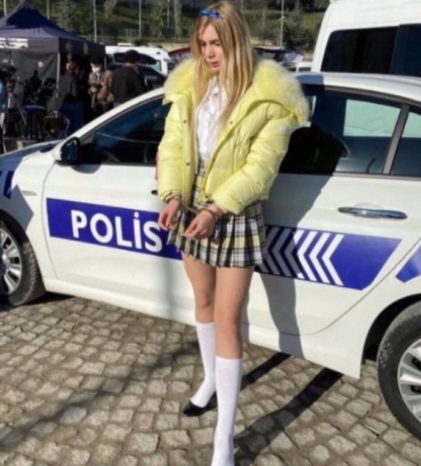 Durduk yere derdo müzikler açıp kendini tribe sokmak suç olsaydı ben