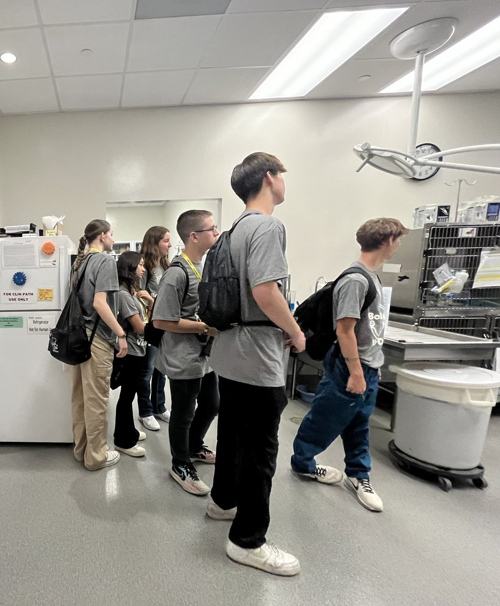 BoilerVetCamp's tweet image. #TeamDiesel taking a peak into the ICU!