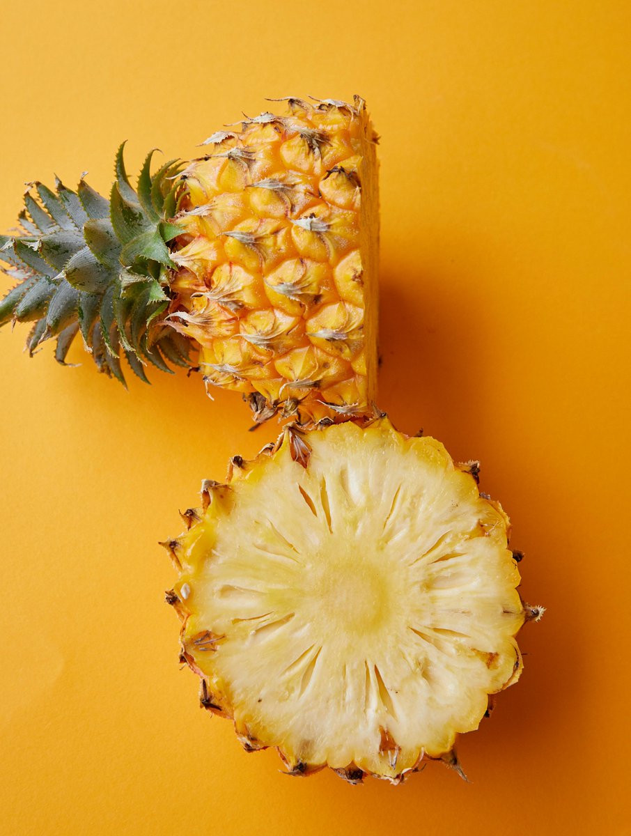 Wondering when a pineapple is ready to eat?🌟 Look for a sweet aroma at the base, gentle yield to pressure, and easily removable leaves from the crown. A vibrant, golden-yellow color on the outside means it's ripe and delicious!🍍✨
#healthy #sweet #pineapplejuice #pineapplelove