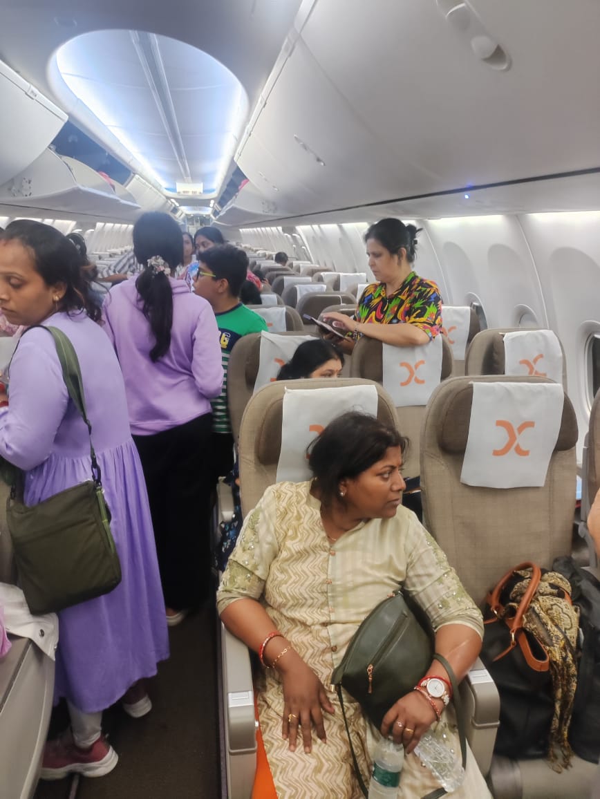 SamirNyk's tweet photo. @AirIndiaX @AAI_Official @Ministry_CA @DGCAIndia IX-559 Delhi to BBS bound flight left 4hrs delayed at4pm, due to bad weather landed in CCU 11PM,seniors and kids onboard from 8hrs,dinner served at midnight,paxs stranded at middle of night (1/2) https://t.co/iWh5mQuOau