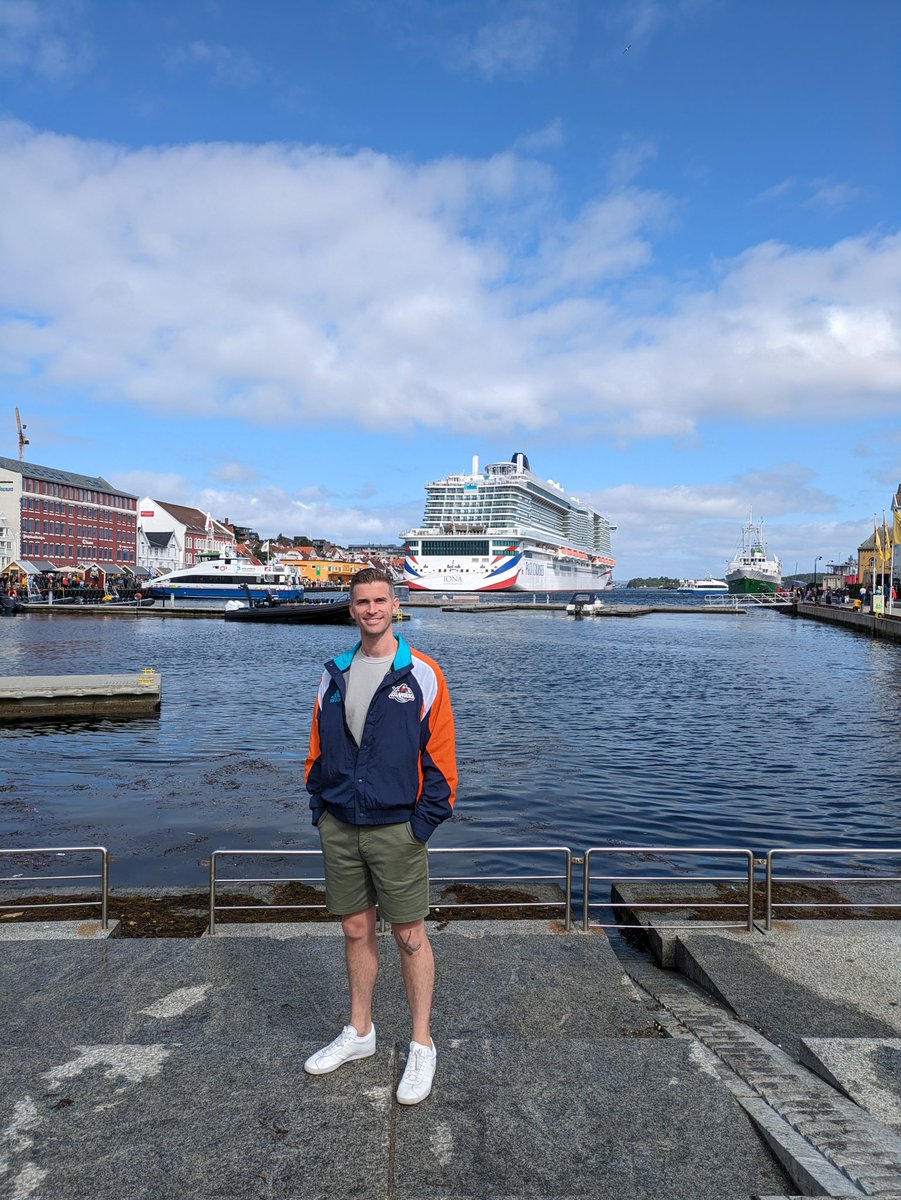 NYIUKSupporters's tweet image. I went to Norway last week and had to represent 🟦🟧 I even took my @OysterBayBrewin barn rocker hoodie to spread the love! #alwaysrepresent #Isles
