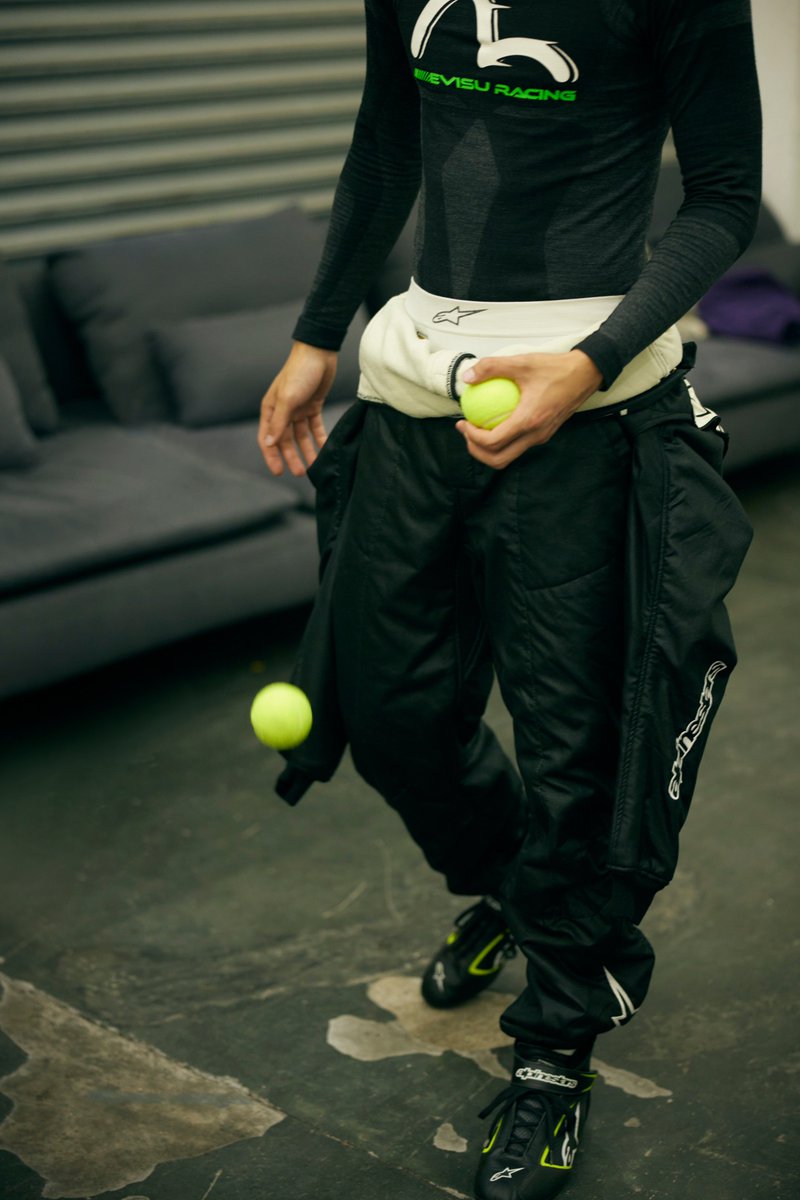 Zhan0Bo's tweet photo. oh so this was the reason he was holding those tennis balls .. now I want to see his reaction test too  the way I'm sure he did so well 😮‍💨 https://t.co/YKjNIjGydl