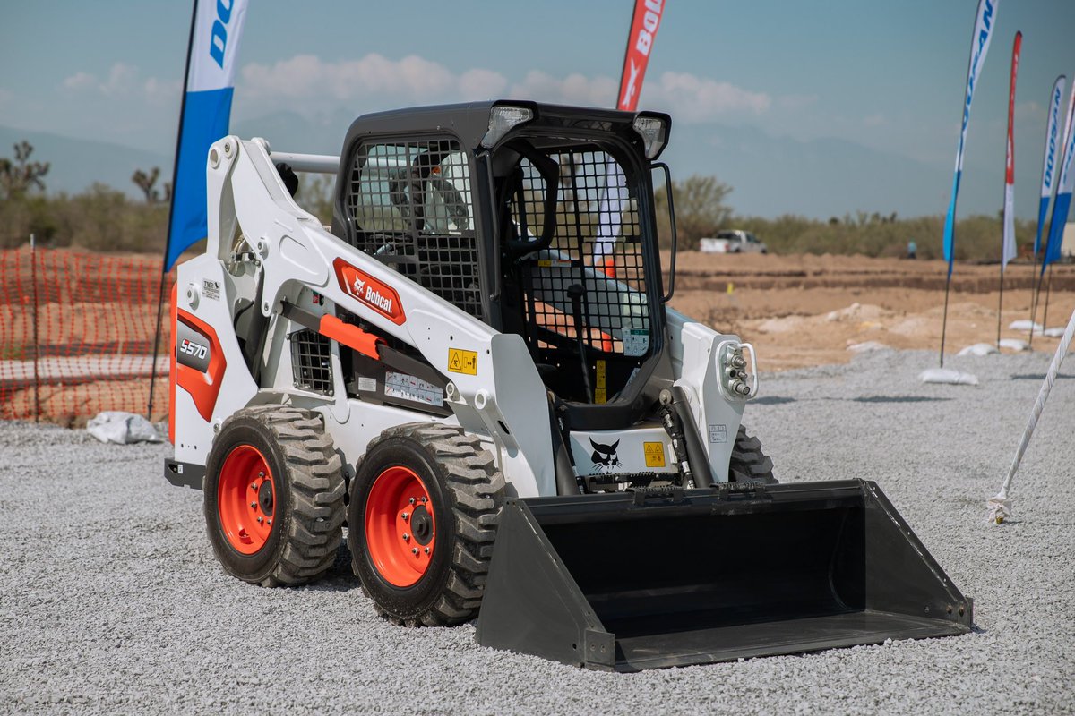 🧱 Inician construcción de la primera planta de <a href="/BobcatCompany/">Bobcat Company</a> en Nuevo León:

🚜 Vehículos para obra
👷🏻 Hasta 800 empleos
💵 $300 mdd
🇰🇷 Origen: Corea del Sur
📍 Salinas Victoria