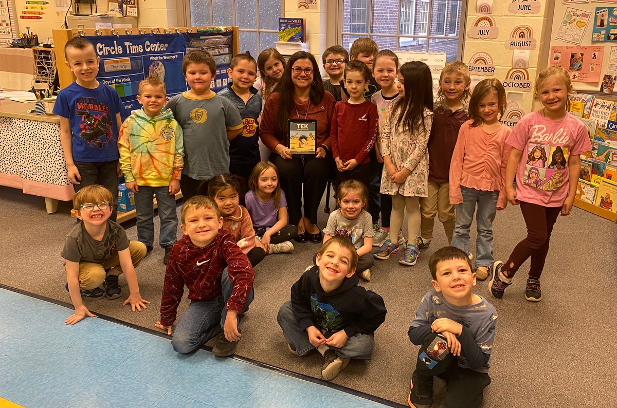 hshaffer's tweet photo. I was honored to be a guest reader in kindergarten at @RichfieldCSD! We read the book "Tek: The Modern Cave Boy" by @MUTTScomics and discussed the importance of having media balance, not becoming addicted to tech, and enjoying real life. #DigCitCommit #MoricMSP @CommonSenseEd https://t.co/m1EC7PJpQ2