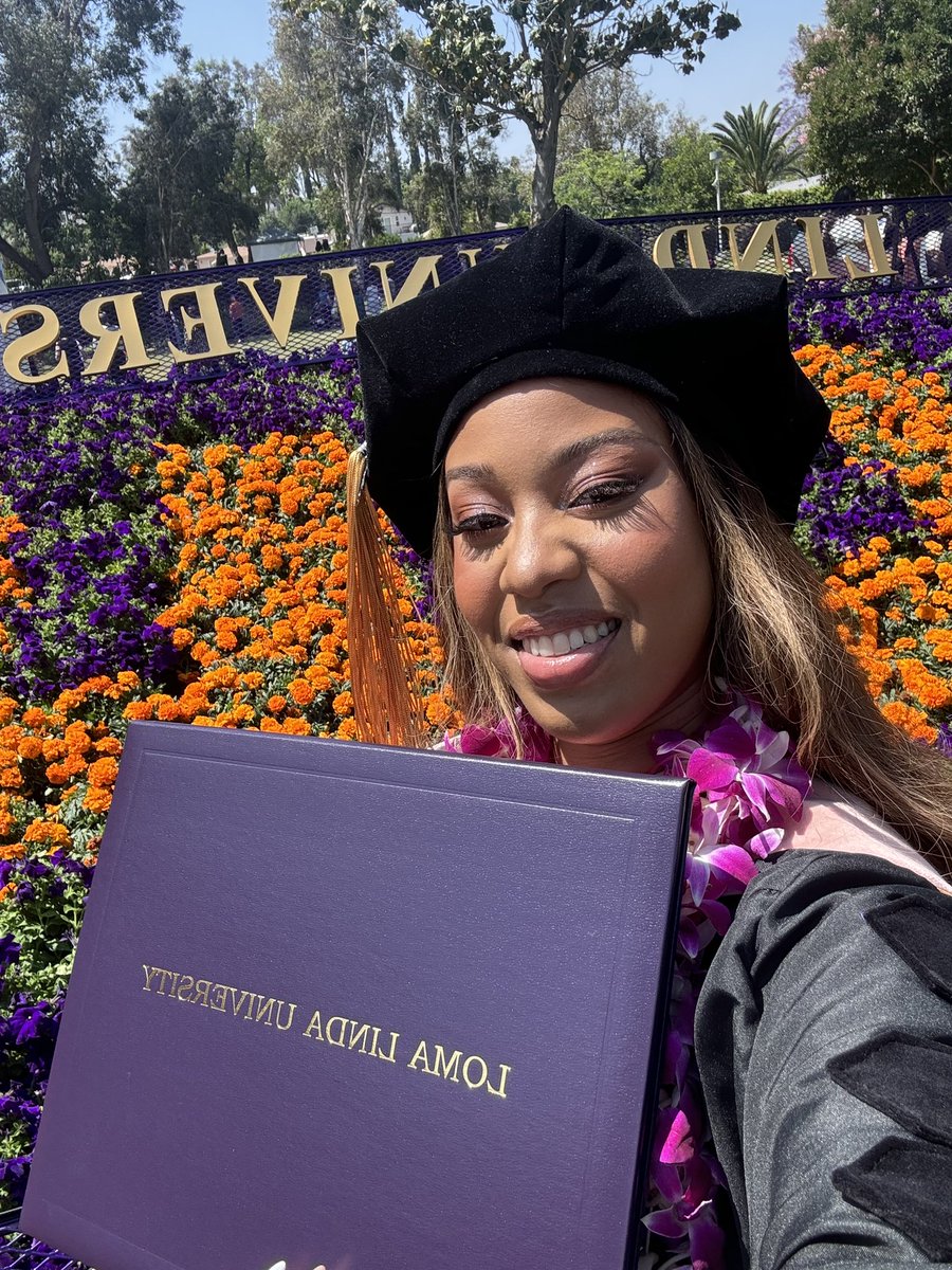 mysz_s's tweet photo. Black women are underrepresented in doctoral education. As such, please see my contribution below. 

3.93 GPA?!🥺 my story. His glory!🙏🏽 

Dr. Sasha Bernard, DrPH, MPH, BSc.
🇹🇹🫶🏽 https://t.co/pmk7OFEJQo