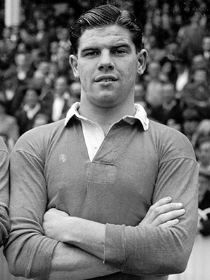 BurndenAces's tweet photo. Former Bolton defender Tommy Banks has passed away at the age of 94.

Banks represented Wanderers between 1948 and 1961, scoring two goals in 255 appearances, and was said to be the oldest living former @England international prior to his passing.

#BWFC #ThreeLions https://t.co/UW6r73eYHv