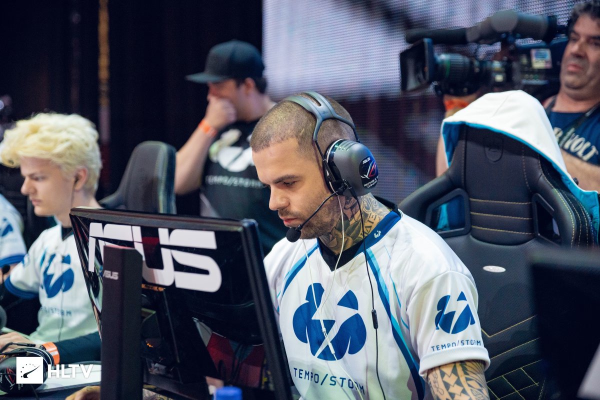CSPortugues's tweet photo. Foi há 6 anos atrás, a primeira edição da Moche XL Esports, com uma Altice Arena cheia😍

Lineups

Tempo Storm:
@foxgringoCS 
@innocentCS 
@lowelcs 
cheti
@hscsgo 

Giants Gaming:
@objcs 
@rmn_csgo 
@KILLDREAMST_ 
@alexitownzz 
@arkiCS 

Movistar Riders:
@MUTiRiS_csgo 
@AlejandroMopoz 
@donQvaL 
@meisoNFPS 
@dragunovCS 

SK Gaming:
@coldzera 
@Boltz 
@FalleNCS 
@Stewie 
@fer

Quantum Bellator Fire:
Kvik
@waterfallztw 
@Boombl4CS 
@balblna 
@jmqaCSGO

Hellraisers:
@OfficialANGE1 
@bondik_csgo 
@w0xic 
@DeadFoxcsgo 
@issaa_csgo 

Casters: 
@zorlaKOKA 
@itsBhT 
@Coontag 
Chester

Analistas:
@coachiCS 
@AndreMuchagata 

Hosts: 
@Archarom 
CurlyDi

📸@HLTVorg