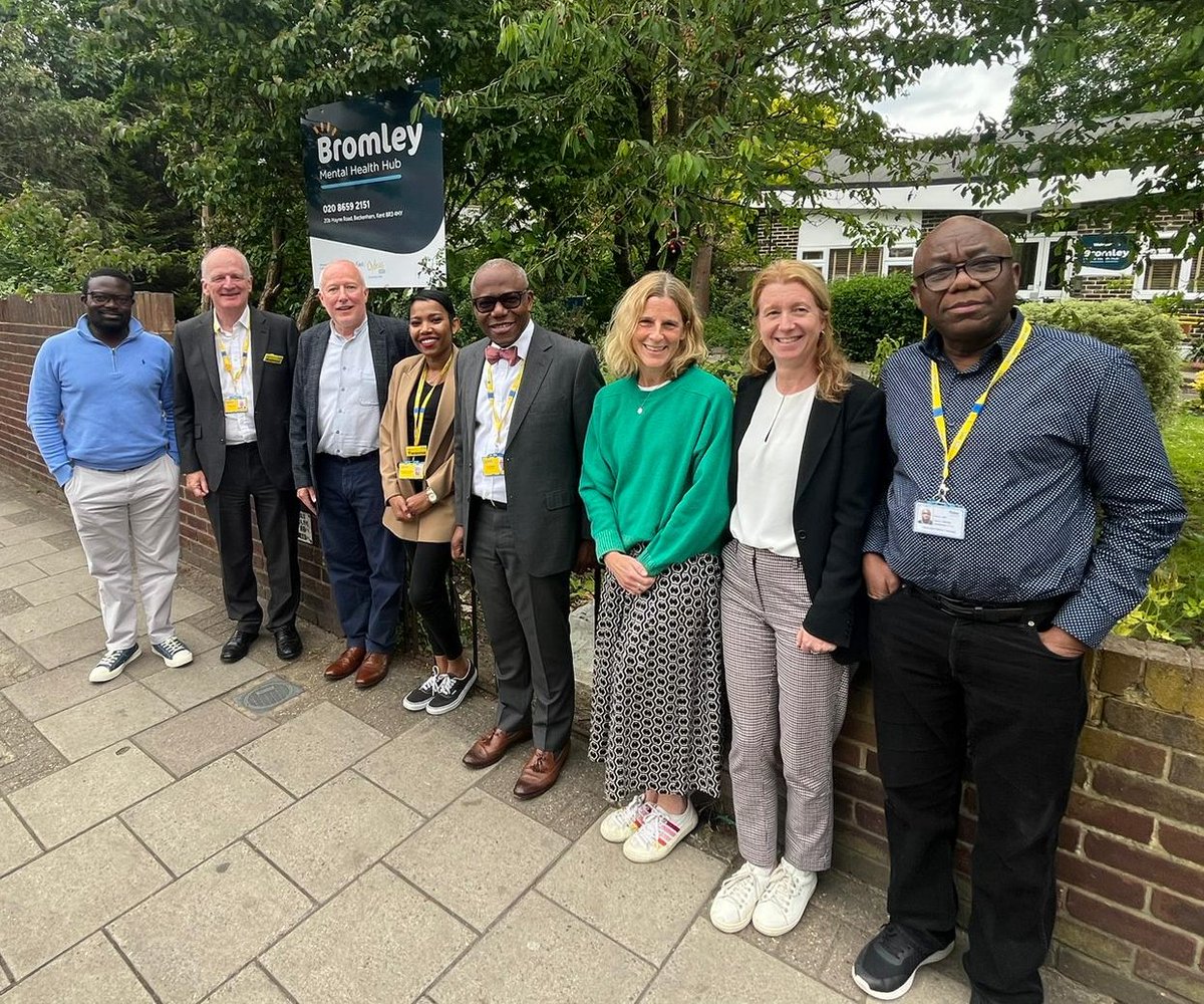 OxleasNHS's tweet photo. Our new mental health hub in Bromley were pleased to welcome @ProfAGeorge and @OxleasCEO today for a tour of the new space. Such a calm and friendly place working alongside our @BG_MHH colleagues &amp; caring for communities together. https://t.co/E8IYkts8hK