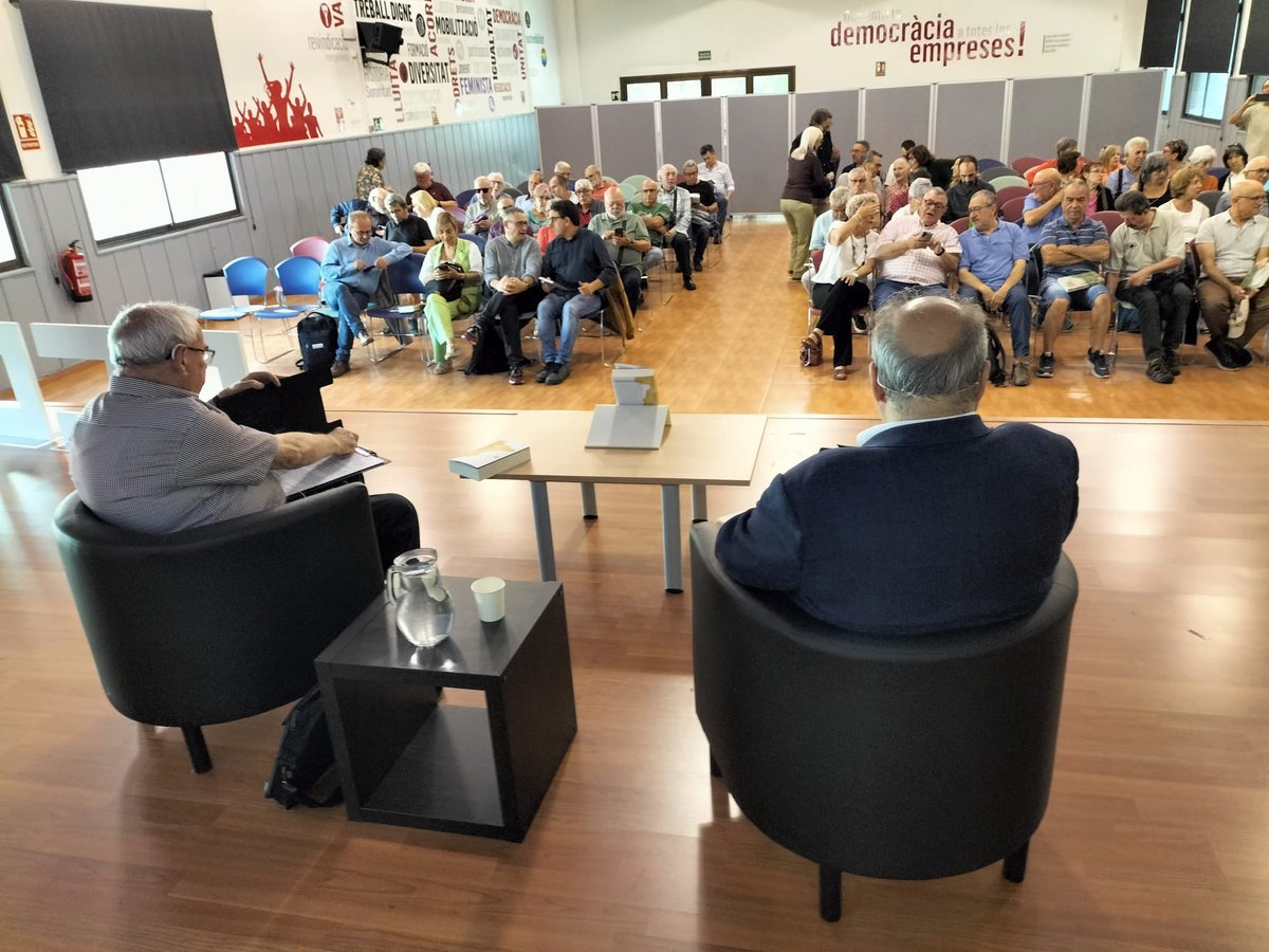 MandreuBcn's tweet photo. Presentat per @JmRomero73 i guiat per Gonçal Évole, el cartògraf @EnricJuliana ha dictat una lliçó política i periodística magistral a la seu de @ccoo_bll_apag @ccoocatalunya en la presentació del seu darrer llibre al #clubCOCOS @FundCipriGarcia https://t.co/5VzCQFz6lS