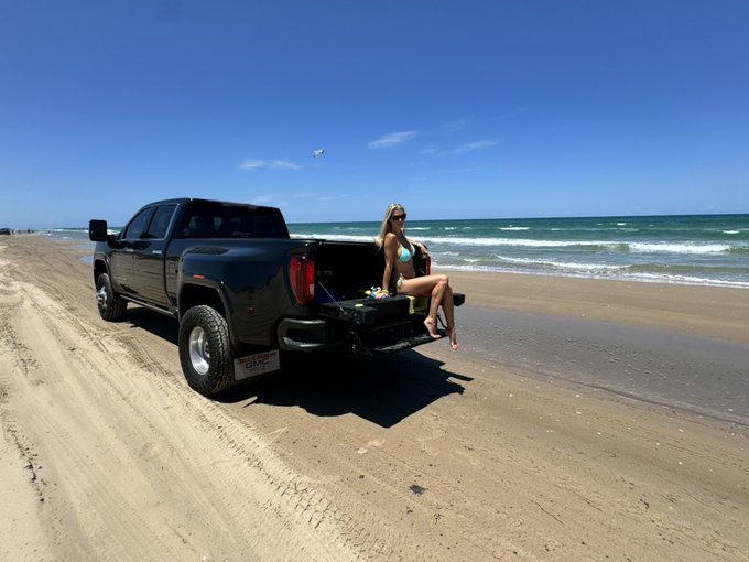 While @HollyHotwife &amp; I attempted to make it to the nude beach, even with 6 35&rsquo;s spinnin&rsquo; the sand is<a class="tags" href="/tag/hollyhotwife">@hollyhotwife</a><a href="/tag/flashingsoon"class="tags"><span>#flashingsoon</span></a>