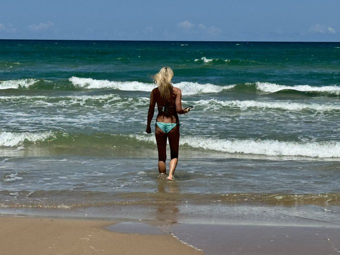 While @HollyHotwife &amp; I attempted to make it to the nude beach, even with 6 35&rsquo;s spinnin&rsquo; the sand is<a class="tags" href="/tag/hollyhotwife">@hollyhotwife</a><a href="/tag/flashingsoon"class="tags"><span>#flashingsoon</span></a>