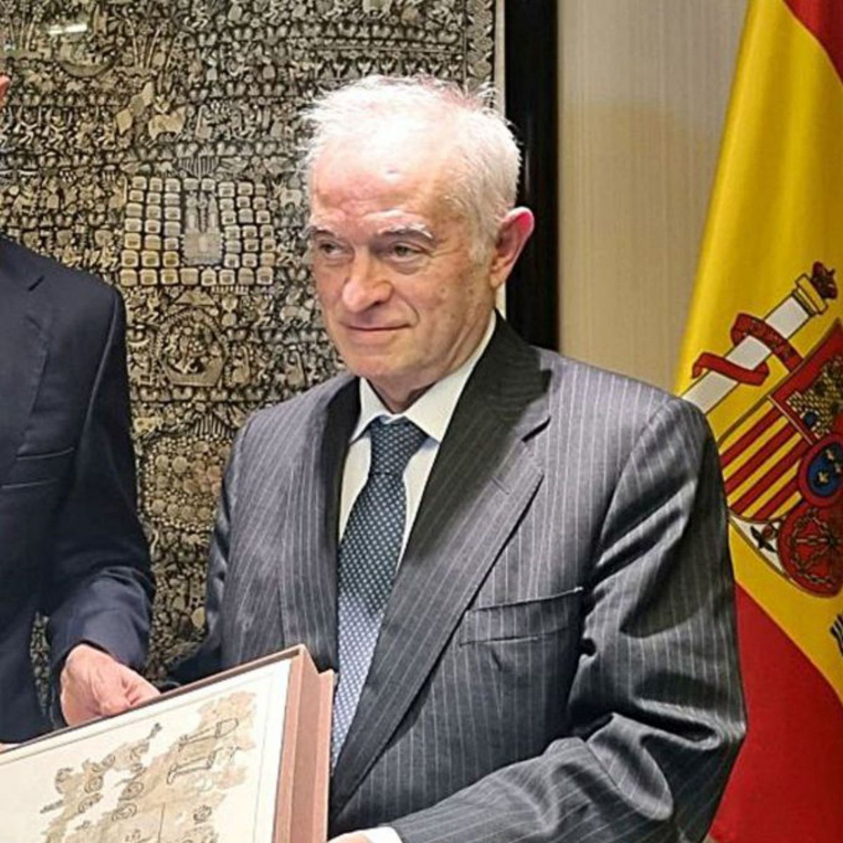 ¡BOOM! El "juez" Peinado fue CONDENADO en 2012 a abonar a una constructora de la provincia de Ávila 75.366,61 euros x hacer obras ILEGALES en su "chalet" ALMACÉN  de lujo de 2.866 metros cuadrados de La Adrada. 

Así consta en una sentencia emitida por la Audiencia Provincial de