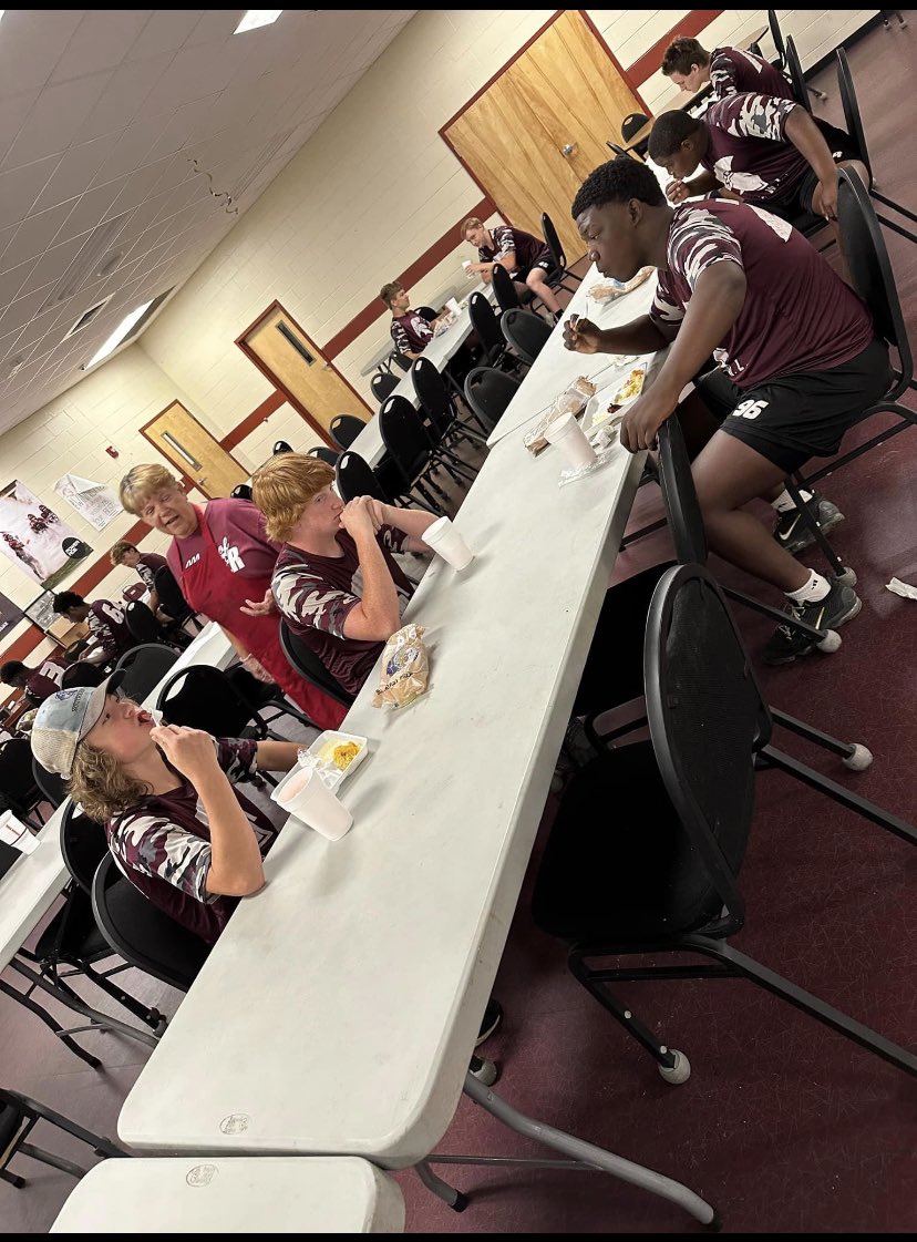 WillDettor's tweet photo. Thank you to our Trojan Motivated Moms & Ms. Becky for keeping our team well fueled before & after workouts this Summer! You all make a huge impact on our players success on & off the field! #CRAWL #SuccessIsInTheDetails https://t.co/HczLLQUYVO